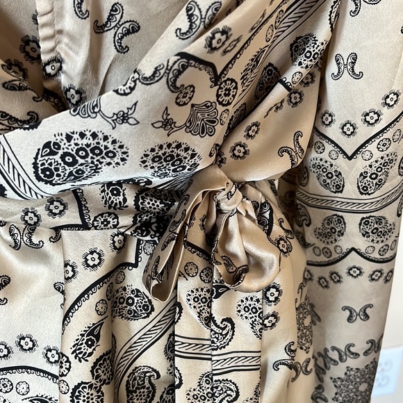 NWT Missguided Cream Silky Printed Kimono Sleeve Shift Dress 10 - Picture 8 of 9